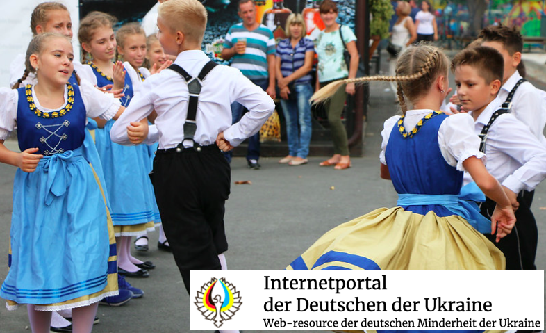 Online-Projekt „Nationaltracht - goldene Verbindungskette der Geschichte” Online-Projekt „Nationaltracht - goldene Verbindungskette der Geschichte”
